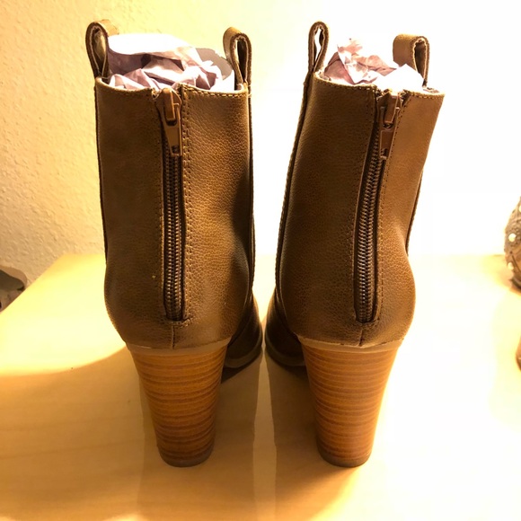 BRAND NEW. NEVER WORN. 👢 cognac booties - Picture 6 of 8